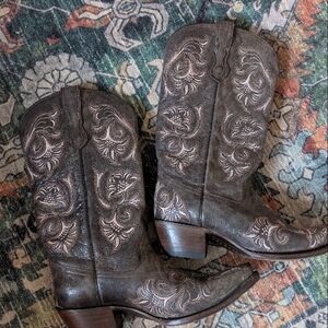Corral floral embroidered cowboy boots